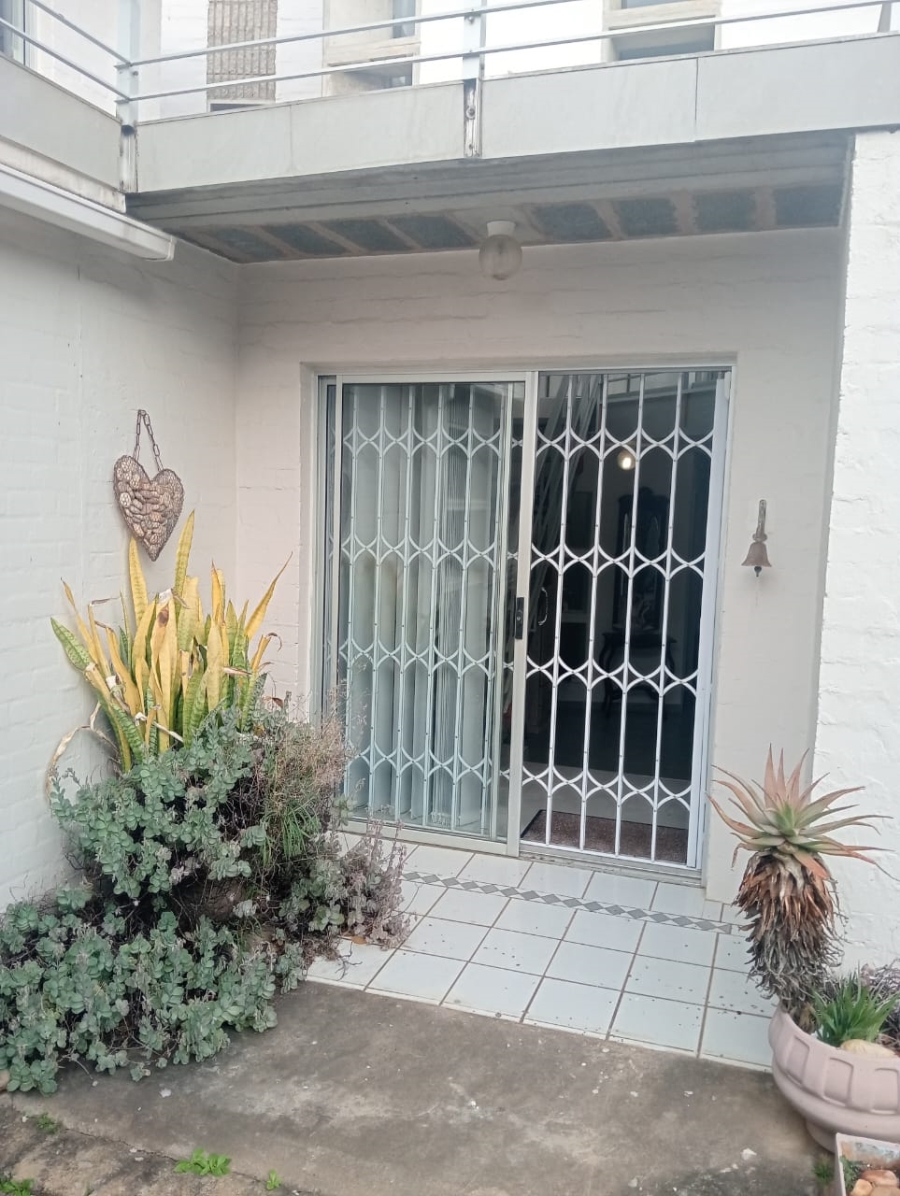 3 Bedroom Property for Sale in Wavecrest Eastern Cape